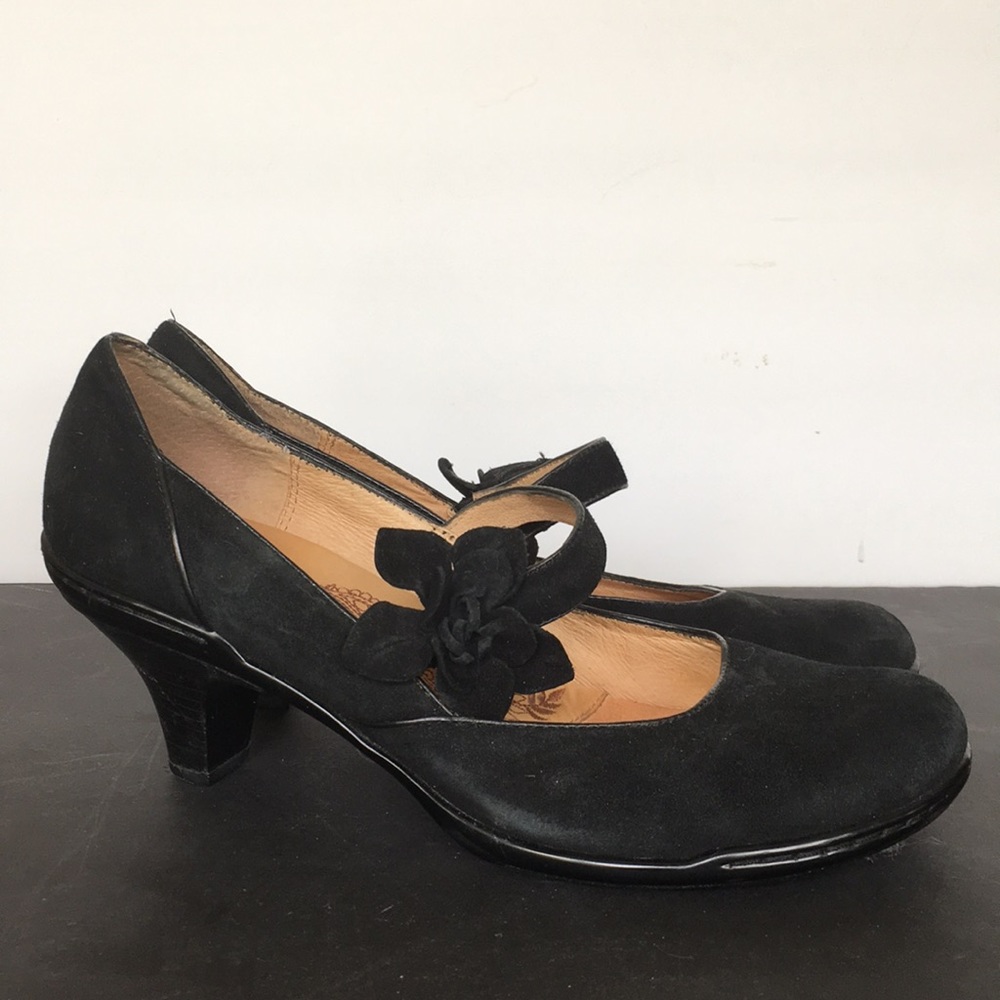 Sofft black suede low heels